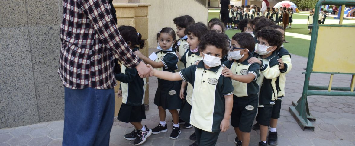 KG1 Students getting into school life (6)